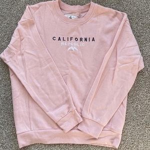 Sweatshirt. Size medium.